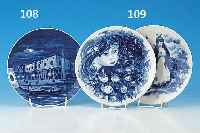 ZWEI MäRCHENTELLER, MEISSEN, PORZELLAN, BLAUE BEMALUNG, STERNTALER, DAT. 1981 U. DER FROSCHKöNIG, DAT. 1982, D. JE 26 CM