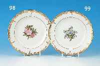 ZIERTELLER, KPM, BERLIN, UM 1835, PORZELLAN, BOTANISCHE DARSTELLUNG, VEILCHEN- BOUQUET, GOLDSTAFFAGE, TEILRELIEF. D. CA. 21,5CM