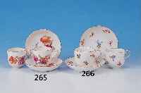 ZWEI MOKKATASSEN M. UNTERTASSEN, MEISSEN, UM 1870/80, PORZELLAN, BUNTE BEMALUNG, STREU- BLüMCHEN, GOLDSTAFFAGE, TASSENH. 5,5 CM, D. 6 CM