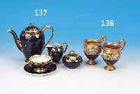 PAAR HENKELTASSEN, NYMPHENBURG, UM 1860/70, PORZELLAN, FEINE BUNTE BLUMENMALEREI, REICHE VERGOLDUNG, IM UNTEREN TEIL SCHWARZ FONDIERT, GESAMTH. ...