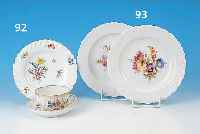 ZWEI TELLER, MEISSEN, UM 1890, PORZELLAN, BUNTE BLUMENBOUQUETMALEREI, REL. RäNDER, D. CA. 22 CM