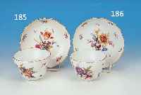 TASSE MIT UNTERTASSE, MEISSEN, UM 1870-80, 1. WAHL, PORZELLAN, REICH BUNT BEMALT MIT BLUMENBOUQUET, STREUBLUMEN UND INSEKTEN, GOLD-RAND, H. CA. ...
