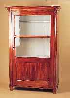 Vitrine, um 1880, Kirschholz massiv, Türen zu 3/4 verglast, Inneneinrichtung, ca. 170 x 113 x 56 cm, mit Alters- und Gebrauchsspuren
