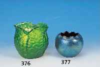 VASE, LöTZ, UM 1905/06, GRüNES GLAS, GEZO- GENE RäNDER, WELLENDEKOR, H. 15 CM, MIN. AL- TERSSP.
