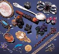 SCHMUCKKONVOLUT AUS BERNSTEIN, BEST. AUS: COLLIER MIT BERNSTEINTROPFEN MIT EINSCHLüSSEN, 925ER SILBER, HANDARBEIT, GEO- METRISCHER ...