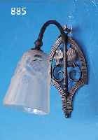 WANDLAMPE, FRANKREICH, 30ER JAHRE, WOHL DEGUE, FARBLOSER PREßGLASSCHIRM MIT RELIEF. FLORALEM DEKOR, TEILMATTIERT, EISENMONTUR, H. CA. 26 CM, ...