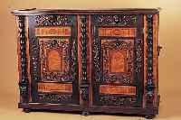 HALBSCHRANK, ULM, UM 1860/70, EICHE MASSIV, MIT GEDREHTEM SäULENDEKOR UND IM TYP. FASADENDEKOR, AHORNFURNIER, 100 X 135 X ...