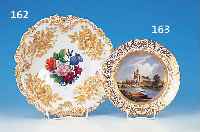 PRUNKSCHALE, MEISSEN, UM 1860, PORZELLAN, MITTIG MIT GROßEM BLUMENBOUQUET, ERHABENER BLUMENDEKOR, REICH VERGOLDET, BERIEBEN, ...