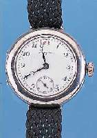 LONGINES DAMENARMBANDUHR, SCHWEIZ UM 1917, 900ER SILBER, SCHARNIERBODEN, GLASR. GEDR., ORIG.-EMAILBL. FEINHAARR., ROTE 12, SIGN., KL. SEK., ...