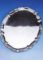 OVALES TABLETT, 830ER SILBER, DEUTSCH CA. 30ERJAHRE, MEISTERMARKE WILKENS BREMEN, BAROCK-STIL, RAND GEWELLT MIT RILLENEDEKOR, CA. 945 G45.5 X 35.5 ...