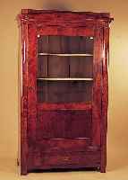 Vitrine, Biedermeier, um 1840, Birkefurnier, Sockelschub, poliert, leichte Altersspuren, ohne Schlüsel, 186 x 110 x 55 cm