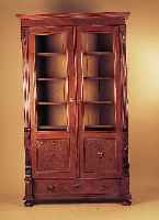 Bücherschrank, deutsch, um 1890, Nußbaumfurnier, geschnitzte Kassetten, Ein- legeböden, Sockelschub, 222 x 130 x 45 cm, ...