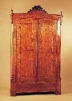 SCHRANK, DEUTSCH, UM 1880, BIRKEFURNIER, ZWEITüRIG, GESCHNITZTE KRONE, SOCKELSCHUB, OHNE SCHLüSSEL, 192 X 120 X 52CM