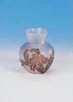 VASE, DAUM, NANCY, UM 1900, FARBLOSES GLAS, LILAFARBENER ÜBERFANG, GOLDSTAFFAGE, GESCHNITTEN UND GESCHLIFFEN, H. 7 CM