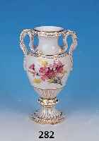 DOPPELHENKELVASE, MEISSEN, UM 1880/90, PORZELLAN, SCHLANGENHENKEL, BEIDSEITIG BEMALT,BLUMENGEBINDE, GOLDSTAFFAGE, H. 28 CM