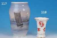 VASE, ROYAL KOPENHAGEN, UM 1930, LANDSCHAFTSDEKOR UNTER DER GLASUR, PORZELLAN, H. 25.5 CM