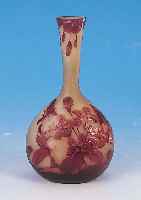 VASE, FRANKREICH, UM 1925, SIGN. GALLé, SCHICHTGLAS OPAK-HELLGELB EINGEPUDERT, ROT- BRAUN üBERFANGEN, GESCHNITTEN UND GESCHLIFFEN,FLORALER ...