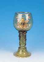 GROßES POKALGLAS, WOHL HECKERT, UM 1900, GRüNES MUNDGEBLASENES GLAS MIT AUFGELEGTEN NOPPEN AM STIEL, KUPPA MIT BUNTER EMAIL- MALEREI, ...