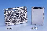 KL. ZIGARETTENETUI, SIGN. GEORG JENSEN, DäNEMARK CA. 30ER JAHRE, STERLINGSILBER, GLAT-TE FORM, L. DRUCKSTELLE, RAND ABGESETZT, CA. 8 X 5 X 1 CM