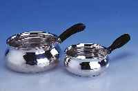 2 STIELPFäNNCHEN, 830ER SILBER, DäNEMARK, KOPENHAGEN DAT. 1939, BEIDE MIT HOLZGRIFFEN, WARDEINMARKE SIEGSGARD, VERDELLT, L. 15..2 BIS 19.5 CM