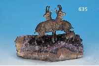 WIENER BRONZE, UM 1900, DREITEILIGE GEMSEN- FAMILIE, BUNT BEMALT, AUF AMETHYSTSTUFE MON- TIERT, H. CA. 12 CM