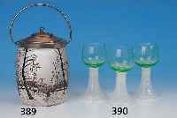 BONBONNIERE, FRANKREICH, WOHL LEGRAS, UM 1910, FARBLOSES MATTIERTES GLAS MIT BUNTER EMAIL-MALEREI EINER WINTERLANDSCHAFT, METALLDECKEL, H. CA. 16 CM