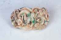 ANHäNGER, CHINA, UM 1870/80, JADE, GRAU MIT IMPERIALGRüN, GESCHNITTENER WINDDRACHENDEKOR, L. CA. 5,5 CM, MIN. ALTERSSP.