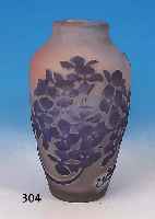 VASE, GALLé, 1904, FARBL. GLAS, ZWISCHEN DENSCHICHTEN ROSEFARBEN EINGEPUDERT, VIOLETTER AUßENüBERFANG, VEILCHENDEKOR, GESCHNITTEN, GE-SCHLIFFEN ...