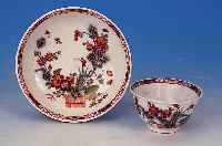KOPPCHEN MIT UNTERTASSE, MEISSEN, UM 1730, PORZELLAN, REICHE BUNTE BLUMENMALEREI, INDIAN.BLUMEN, JEWEILS INNEN U. AUßEN, GOLDSTAFFAGE, KOPPCHENH. ...