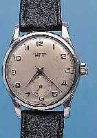 KONVOLUT: 2 HERRENARMBANDUHREN SCHWEIZER PRODUKTION, UM 1955, BEIDE EDELST., BöDEN GESCHR., BEIDE VERS. BLäTTER, NEUE LEDERB., 1X ...