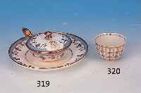 NACHTLAMPE, SEVRES, UM 1870, CHATEAU DE TUILLERIE, BEMALT, HELLBLAUER FOND, ABSTRAKT FLORALE GOLDSTAFFAGE, MONOGRAMMIERT PL (LE- GIERT) MIT ...