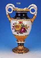 GROßE SCHLANGENHENKELVASE, MEISSEN, UM 1860/ 80, PORZELLAN, FEINE BUNTE BEMALUNG, BEID- SEITIG GROßES BLUMENBOUQUET, KOBALTBLAUE RäN- DER, ...