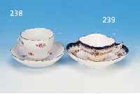 MOKKATASSE MIT UNTERTASSE, MEISSEN, 20. JH., BUNTE BEMALUNG, STREUBLüMCHEN, GOLDSTAFFAGE, TASSENH. 5 CM, D. 6 CM