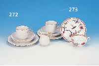 TASSE MIT UNTERTASSE, MEISSEN, UM 1770, PORZELLAN, BUNTE BEMALUNG, KAKIMONDEKOR, TAS- SENH. 5, D. 8 CM, L. ALTERSSP.