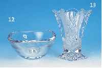 SCHALE, ORREFORS, DATIERT 1958, FARBLOSES DICKWANDIGES GLAS MIT GESCHLIFFENEN ORNAMEN- TEN WIE SEGELBOOT, SPRINGENDE BöCKE, WIDDER U.A., BEZ. ...