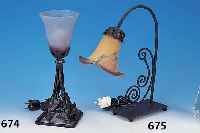 TISCHLAMPE, FRANKREICH, 20ER JAHRE, SCHIRM SIGN. MULLER FRES LUNéVILLE, PATE-DE VERRE MIT GELBEN, BLAUEN UND ROTEN EINPU- DERUNGEN, ...
