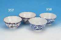 PAAR SCHALEN, CHINA, UM 1860, PORZELLAN, FIGURENBEMALUNG, MIN. FARBABBLäT- TERUNGEN, L. GEBRAUCHSSPUREN, H. 6 CM, D. 12CM