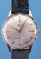 LONGINES HERRENARMBANDUHR, SCHWEIZ UM 1956, NEUTR. RG 750/000 2.GEH., BODEN U. GLASR. GE- DR., BLATT REST., 17 ST., RUNDANKERW., HANDAUFZUG KAL. ...