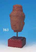 BUDDHAKOPF, KMER, 12. JH., STEIN, GEHAUEN, AUF HOLZSOCKEL (SEK.), GESAMTHöHE 29 CM