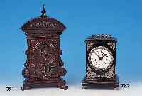 KLEINER TISCHWECKER, LENZKIRCH, UM 1895, VERZIERTES HOLZGEHäUSE M. MESSINGAPPLIKATIONENBESETZT, ZIFFERBLATT VERKUPFERT (ALTERSBED. BERIEBEN), ...