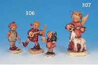 KONVOLUT DREI SKULPTUREN, HUMMEL, 30ER JAHRE, MäDCHEN MIT CHRISTBAUM; OHNE MARKE WOHL 20ER JAHRE; MUSIZIERENDES MäDCHEN, NUM 86 H. 11 CM UND ...