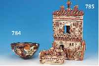 ZWEI TONSKULPTUREN, KOLUMBIEN, 20. JH., BEMALT, 1 X EINHEIMISCHENHAUS MIT VIELEN FIGUREN UND 1 X ABENDMAHL, 52 X 27 CM BZW. 12 X 21 CM, ...