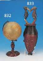 MASKE, NIGERIA, 20. JH., HOLZ BEMALT, MIT VOGELBEKRöNUNG, H. CA. 62 CM