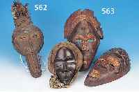 VIER MASKEN, NIGERIA, 20. JH., HOLZ GESCHNITZT, 3 X Z.T. MIT KUPFERBLECH BESCHLAGEN, 1 X LEINENMONTUR, H. CA. 24-40CM