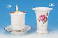 TASSE MIT UNTERTASSE, MEISSEN, WOHL 1932, LUTHERDARSTELLUNG IM HALBRELIEF, GOLDSTAFFAGE,H. 14 CM, EIN GLASURSTRICH