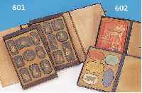 TUSCHREIBSTEINE, CHINA, UM 1900, 1 X ROT, RELIEFIERT U. GOLD GEHöHT, CA. 23.5 X13 CM, SATZ AUS 5 BUNTEN RELIEFIERTEN TUSCHE- STEINEN, IM ...