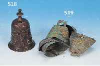 8 KLEINE GLOCKEN, CHINA, ZEIT DER STREITENDEN REICHE, BRONZE, MIT KLöPPELN, PATINIERT, H. JE CA. 5 CM, 600 - 300 V. CHR.