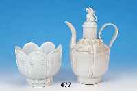 KANNE MIT WARMHALTEGEFäß, CHINA, SONG-DYNASTIE960-1279 N. CHR., PROTOPORZELLAN MIT SELA- DONGLASUR, LöWENBEKRöNTER DECKEL (EIN OHR REST.), ...