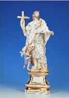 PORZELLANFIGUR, MEISSEN, UM 1860/70, 2.WAHL,KAENDLER ENTWURF, APOSTEL MATTHäUS AUF SOCKEL STEHEND, DANEBEN KLEINER PUTTO, BUNT BEMALT, REICHE ...