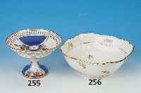 AUFSATZSCHALE, MEISSEN, 2. WAHL, UM 1890, PORZELLAN, IN KARTUSCHEN KAUFFAHRTEISZENEN, PARTIELL BLAU STAFFIERT, GOLDSTAFFAGE, BEMALT,RAND IN ...